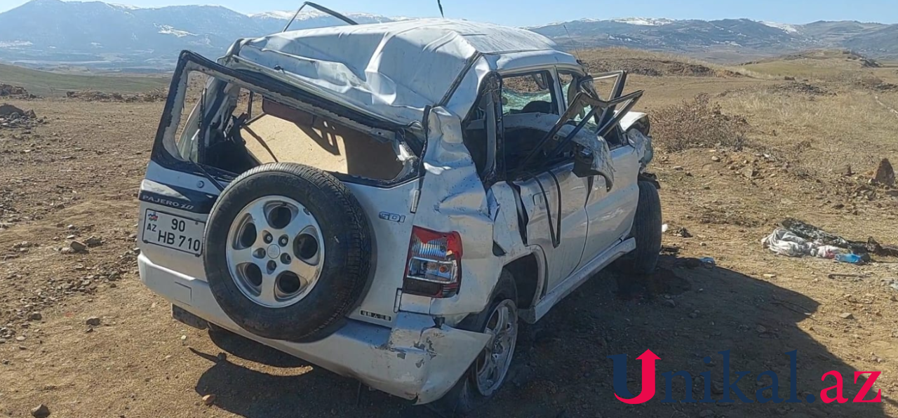 Göygöldə minik maşını aşdı - FOTO